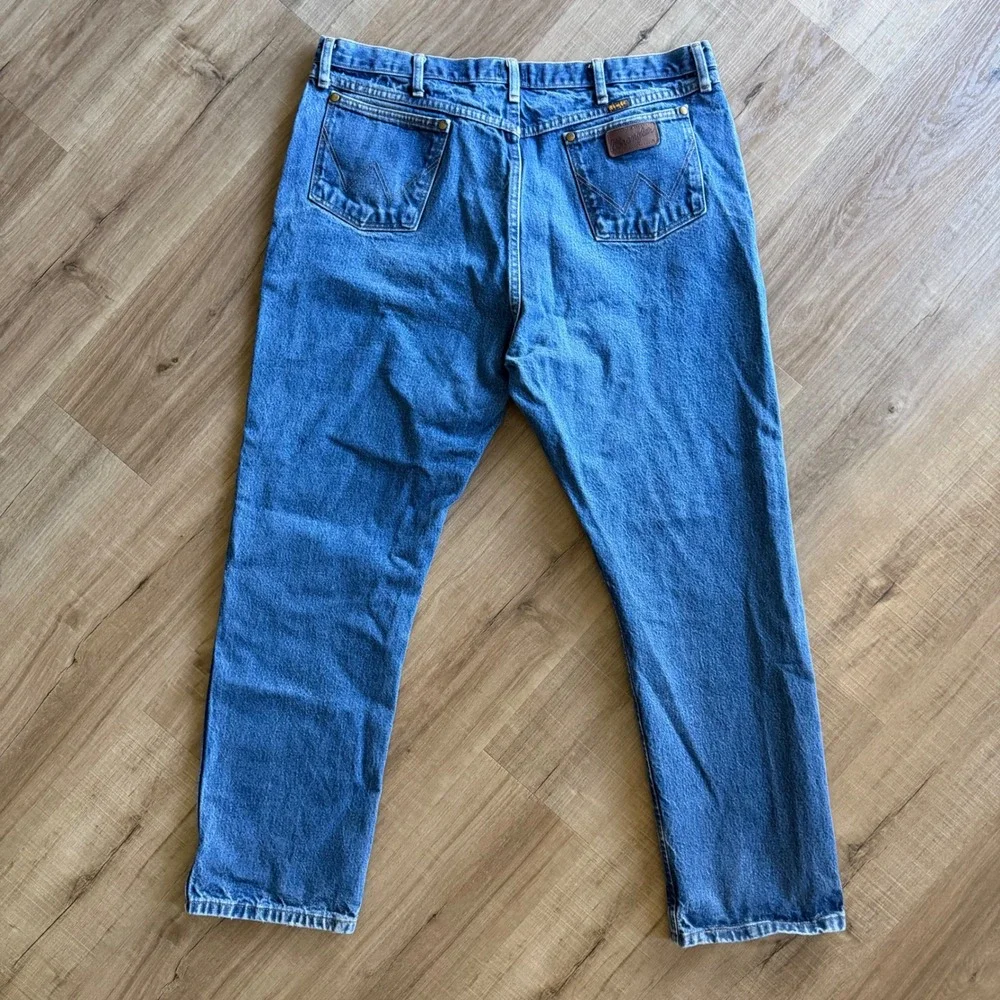 Wrangler 47MWZ Premium Performance Cowboy Cut Jeans 42x32 Medium Wash